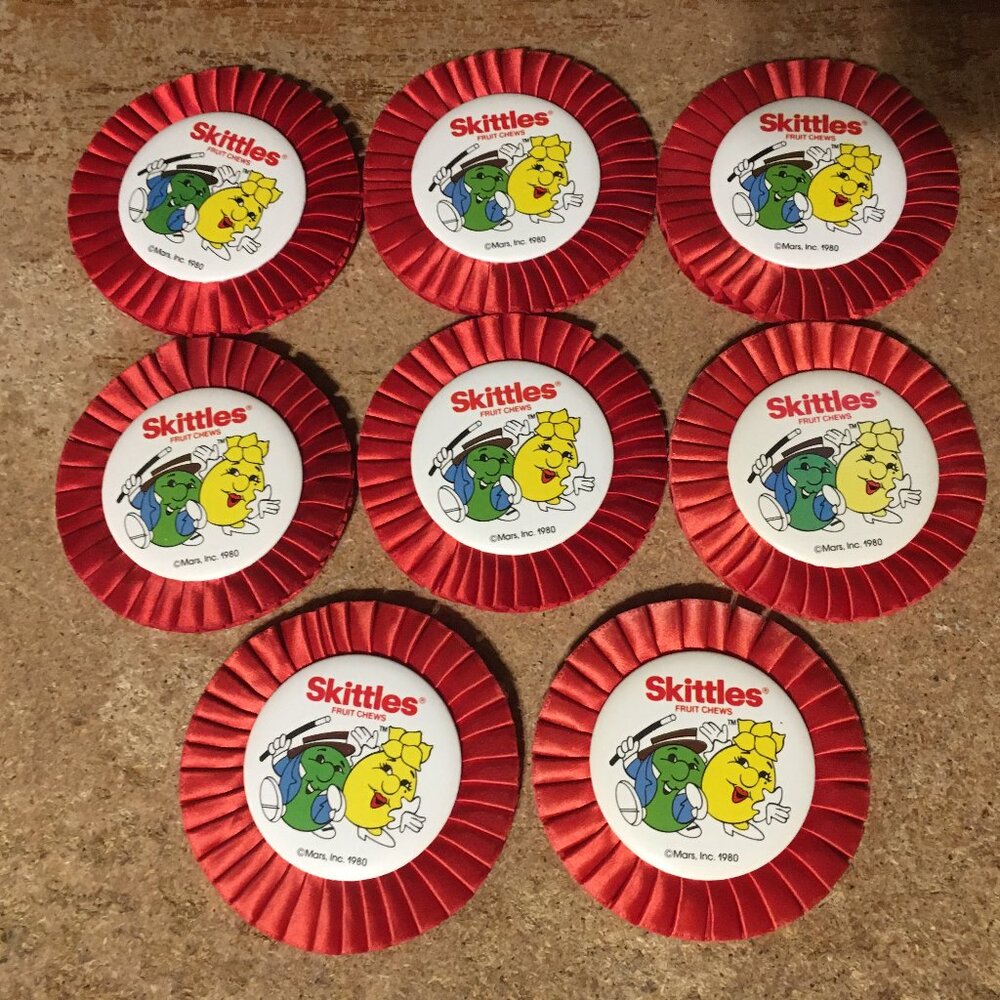 1X 1980 SKITTLES PROMO BUTTON MARS CANDY WESTERN BADGE & TROPHY CO.